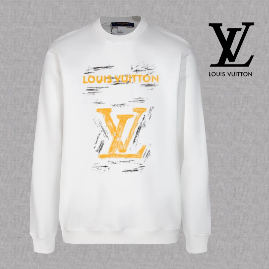 🅿️250 hot style on the shelves🔥❗ 💫〖Louis Vuitton LV〗 Fashionable round neck sweatshirt, casually matched with various styles, it is perfectly handsome😎The whole dress is made of double waistcoats, which makes the whole dress more three-dimensional. Not ordinary factories can do such fine work. The 2025 spring style counters are on sale, exquisite round neck terry sweatshirt, high-end double-strand pure cotton Customized drawstring ribs are dyed in the same vat and are complete with three standards. The chest craftsmanship adopts a simple and elegant pattern on the chest, which is easy to control for any age group! Fit and comfortable! Customized thickened 440g terry sweatshirt fabric, soft and comfortable to the touch, with a three-dimensional shape! 🙌🏻 It’s also very breathable, so it’s a versatile style that can be worn with any outfit! ✔Color: Black White Apricot Size: S M L XL 2XL